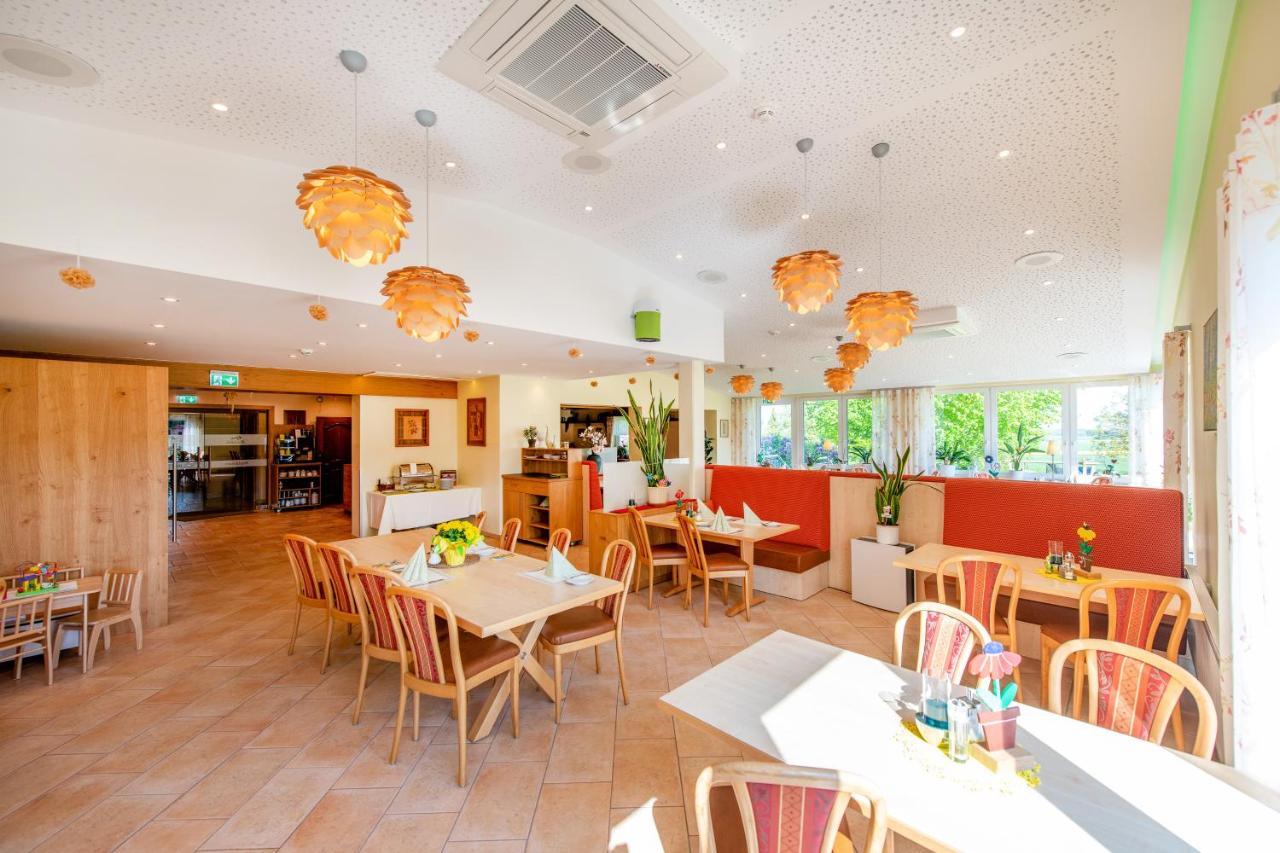 Waldesblick, Hotel-Restaurant Lahr  Exterior photo